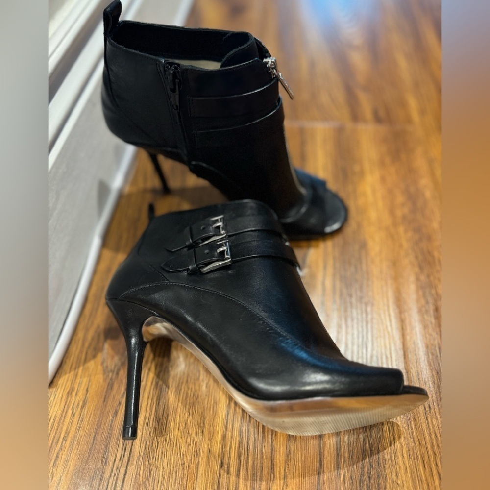 NEW MICHAEL KORS BRENA black leather peep toe boots (size 6.5) - Picture 2 of 8